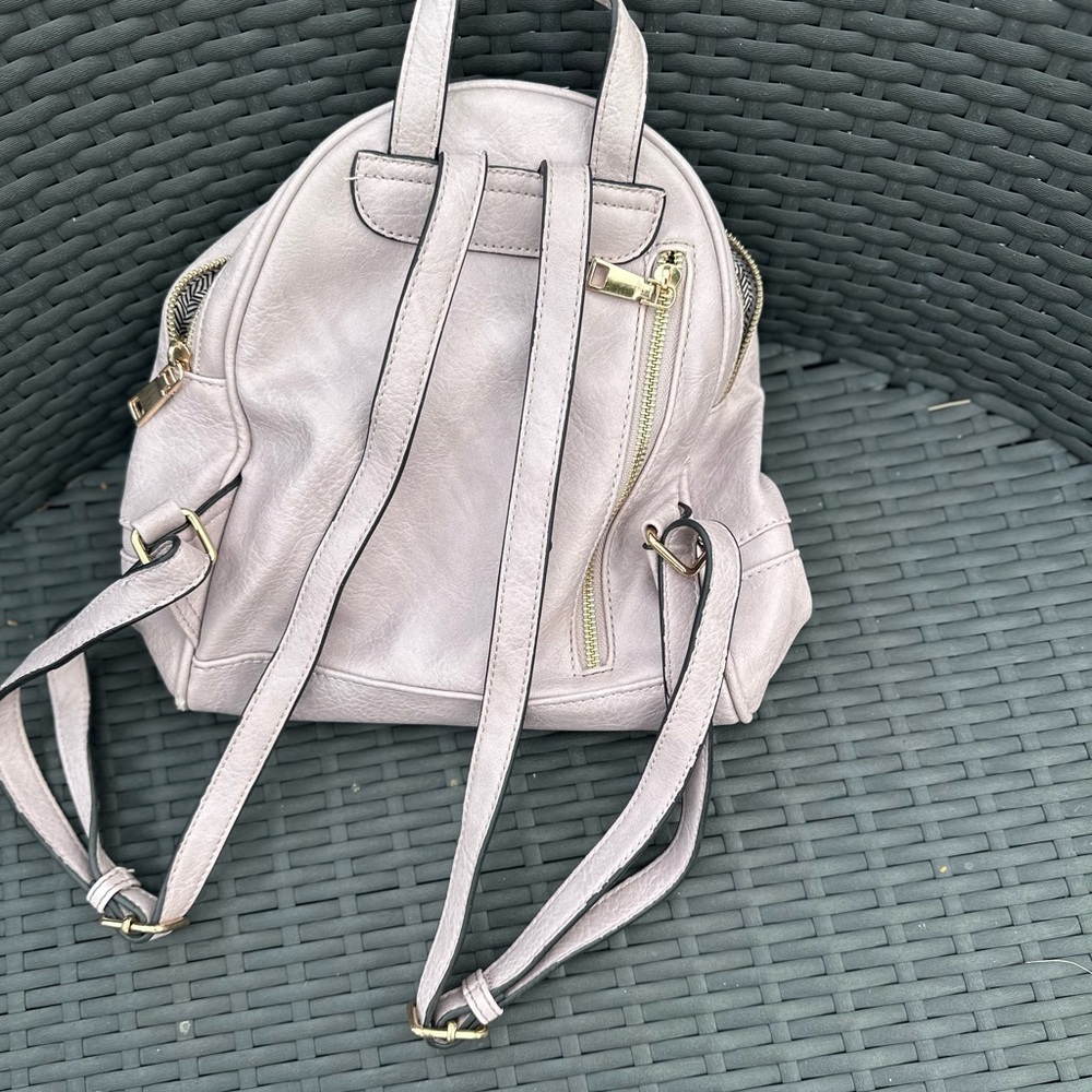 Small back pack - Picture 2 of 3